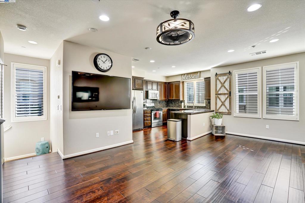 MONTAGE - Residential