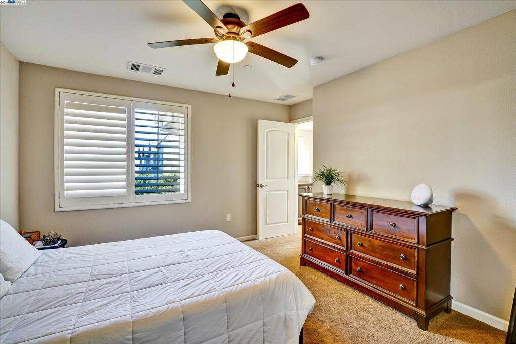 MONTAGE - Residential