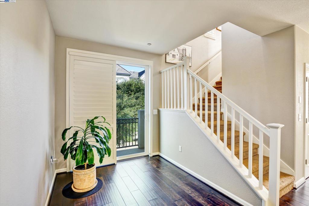 MONTAGE - Residential