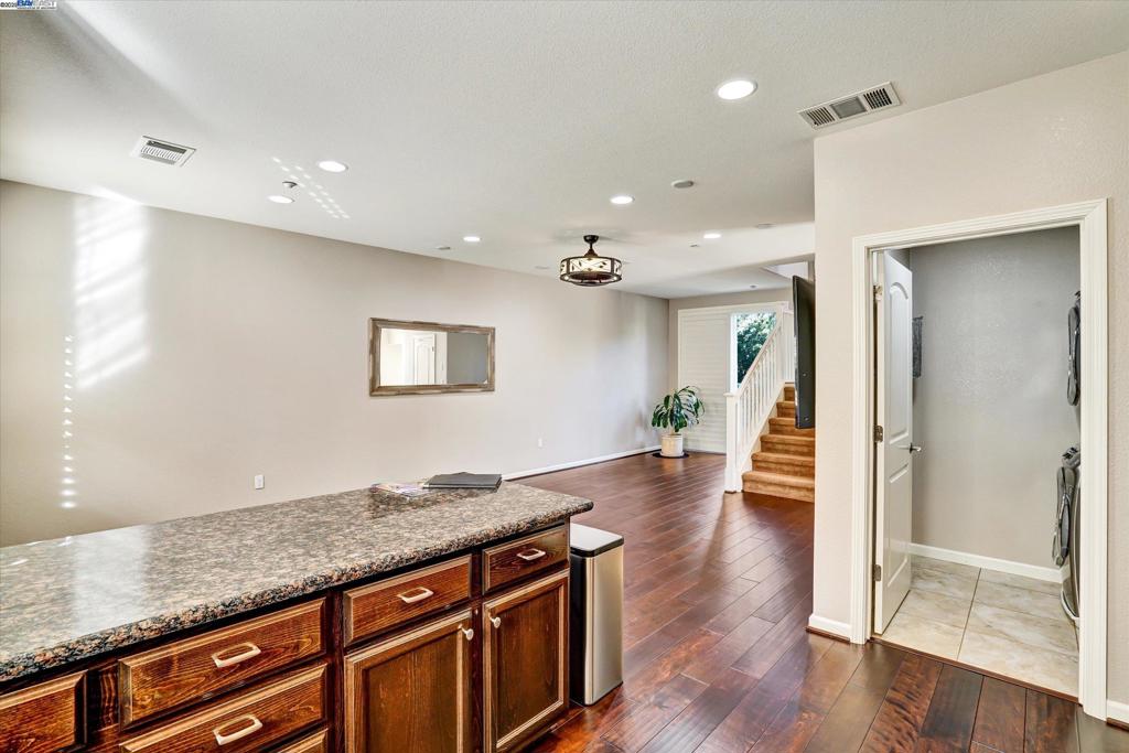 MONTAGE - Residential