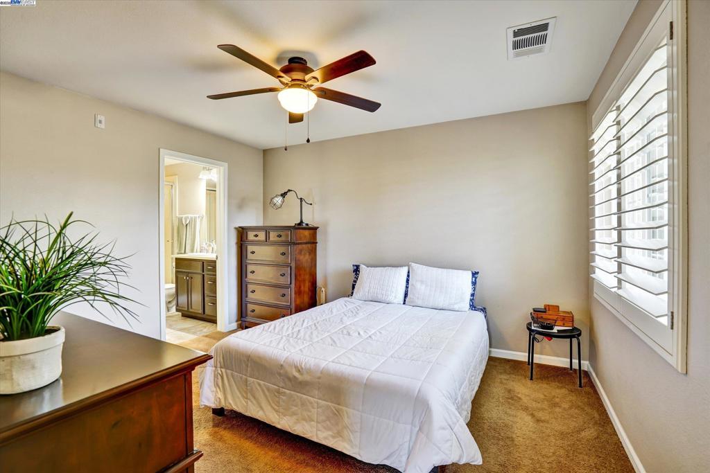 MONTAGE - Residential