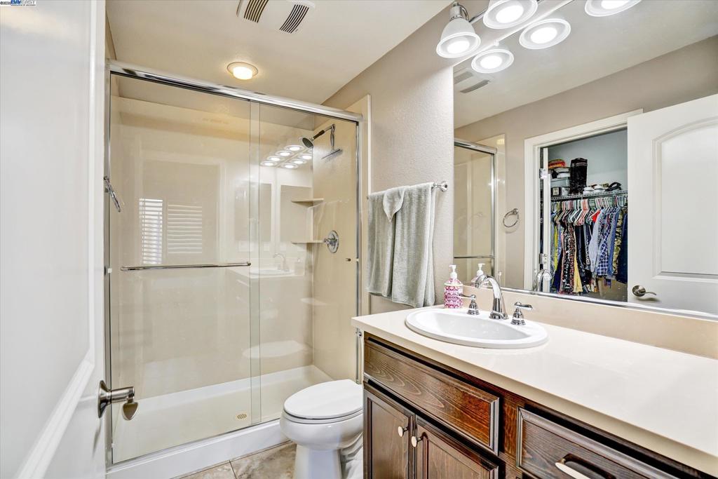 MONTAGE - Residential