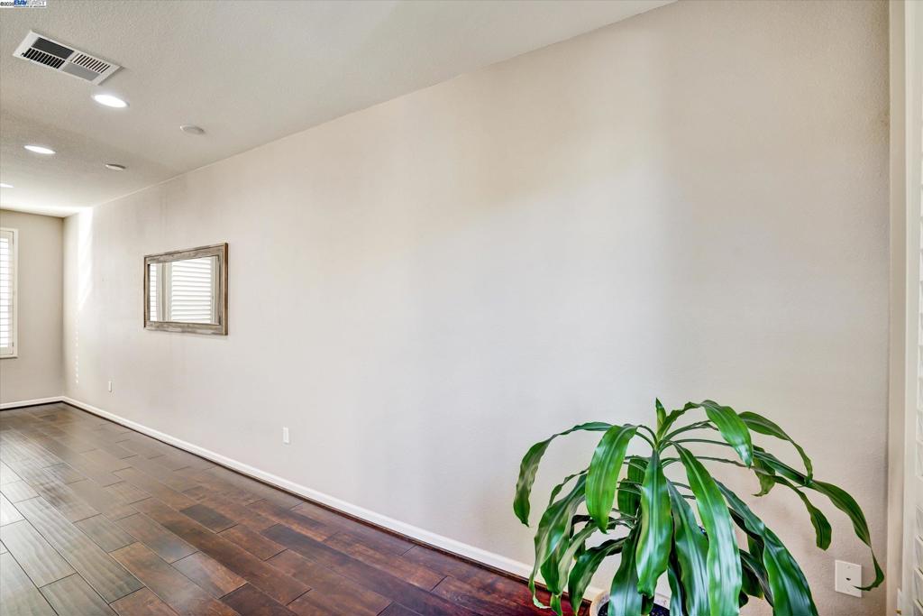 MONTAGE - Residential