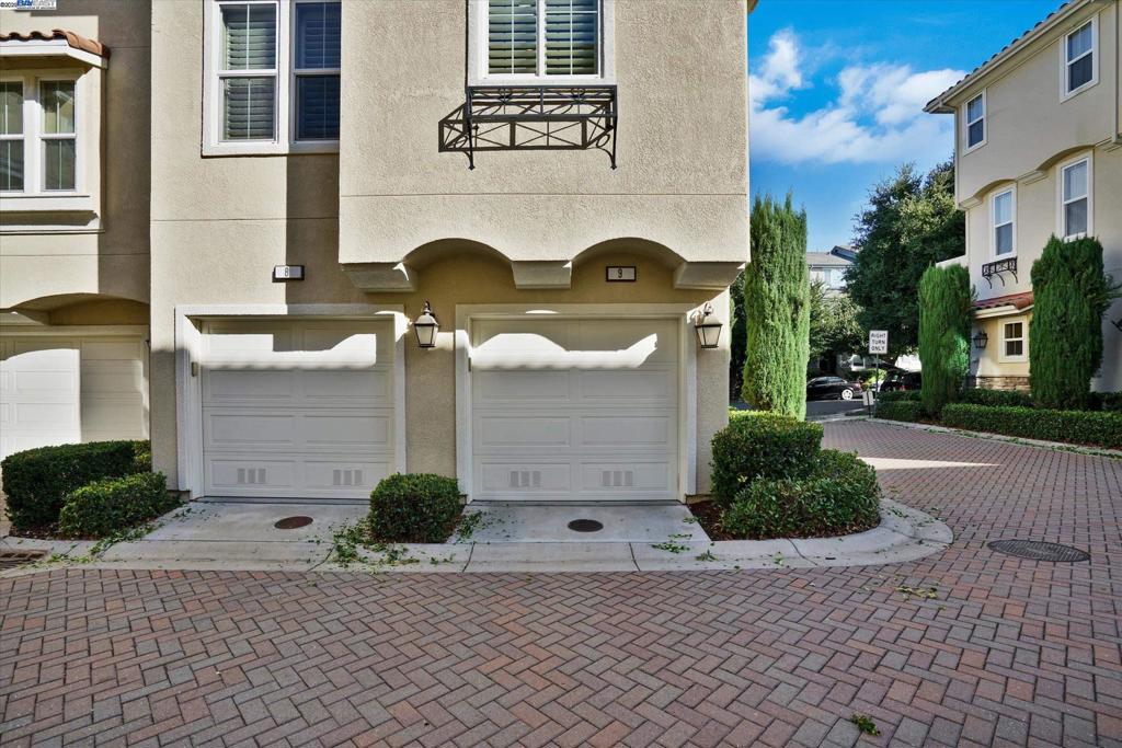 MONTAGE - Residential