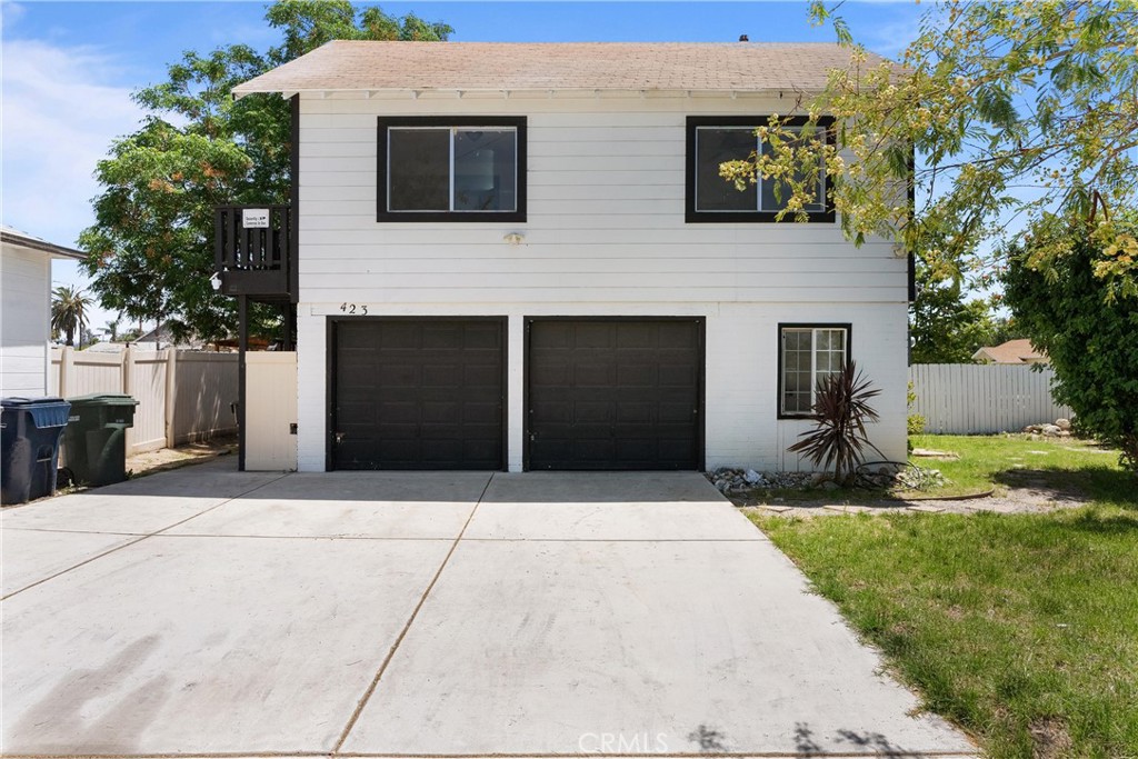 Discover modern comfort and style at 421 and 423 W Sun Avenue, where two newly remodeled residences are now available for rent. Located in a desirable Redlands neighborhood, both homes have been thoughtfully reimagined from top to bottom with quality finishes and contemporary upgrades.
Main House 3 Bed / 1 Bath | $3,500/Month
This charming single-story home offers a spacious layout filled with natural light. Inside, you'll find new luxury vinyl plank flooring throughout, fresh interior paint, and energy-efficient dual-pane windows. The updated kitchen and bath complete the stylish, move-in-ready feel perfect for those seeking comfort and convenience in a beautifully refreshed space.
ADU 1 Bed / 1 Bath | $2,000/Month
Located above the garage, this private one-bedroom unit is ideal for a single occupant or couple. It features the same high-end finishes, including new flooring, dual-pane windows, and fresh paint, creating a bright and welcoming living environment.
Both units offer a fantastic opportunity to enjoy modern living in a well-established neighborhood. Whether you're looking for a spacious home or a cozy retreat, 421 and 423 W Sun Avenue delivers. Don't miss your chance to rent one of these stunning, move-in-ready residences!