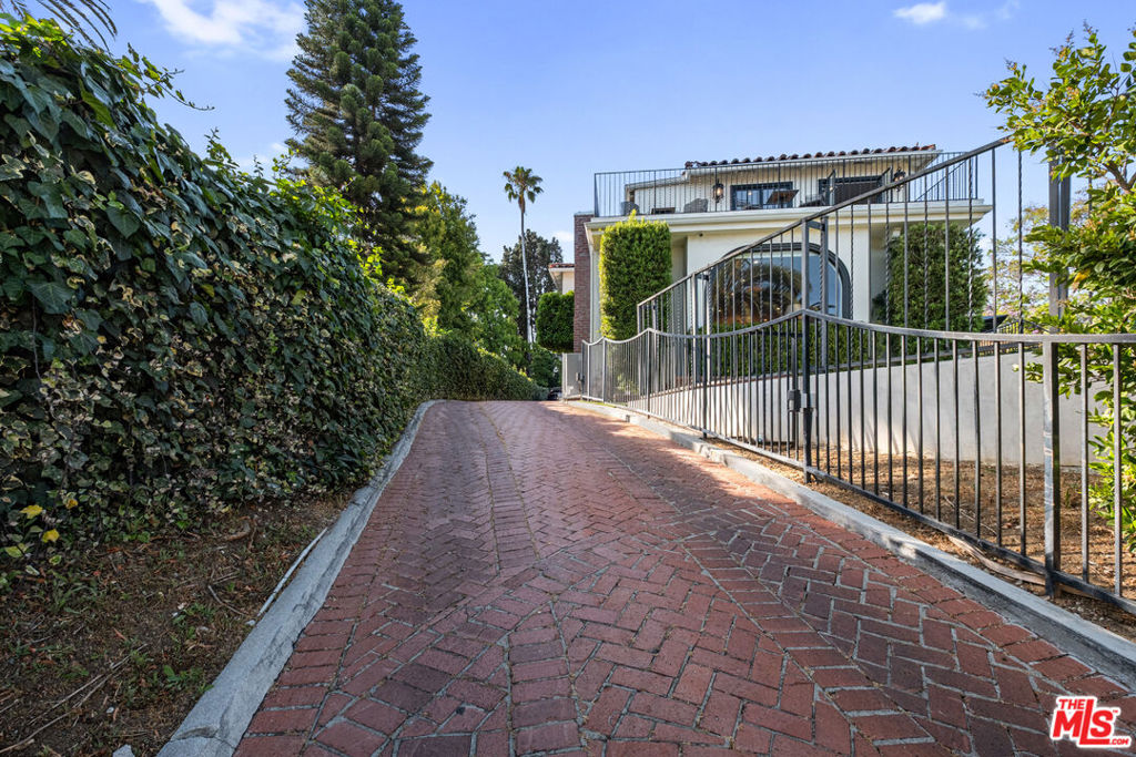 Properties 2 6801 Iris Circle