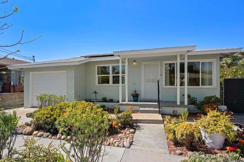 Photo of 2762 Ridge View Drive Dr, San Diego, CA 92105 (MLS # 260006805SD)