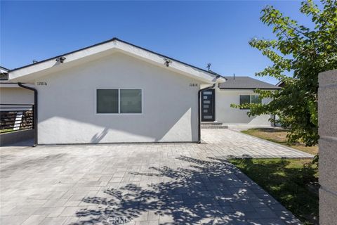 Photo of 12818 Arminta Street, North Hollywood, CA 91605 (MLS # SR25231063) Photo of 12818 Arminta Street, North Hollywood, CA 91605 (MLS # SR25231063)