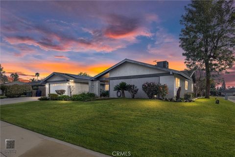 Photo of 1504 Moraine Court, Bakersfield, CA 93309 (MLS # SR26036440)