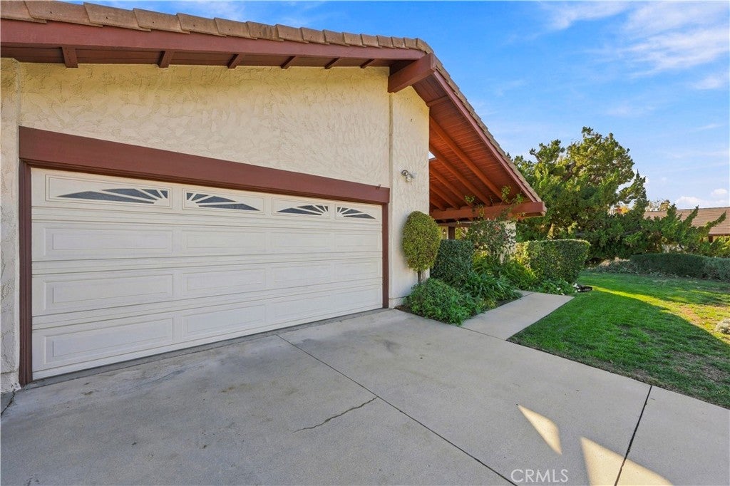 2906 FALL RIVER Circle