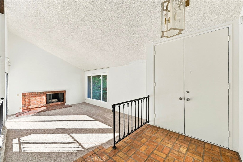 2906 FALL RIVER Circle