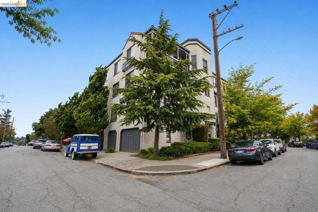 1001 Warfield Ave