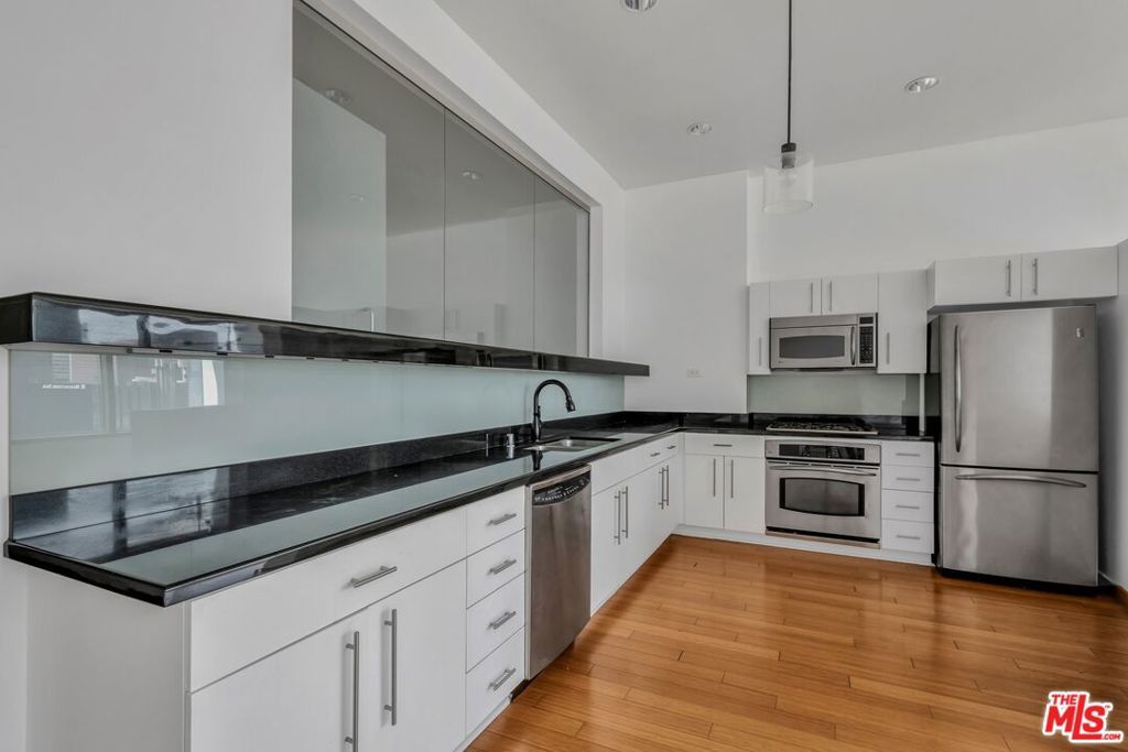 Photo of 1100 Wilshire Boulevard #2207, Los Angeles, CA 90017 (MLS # 25523569)