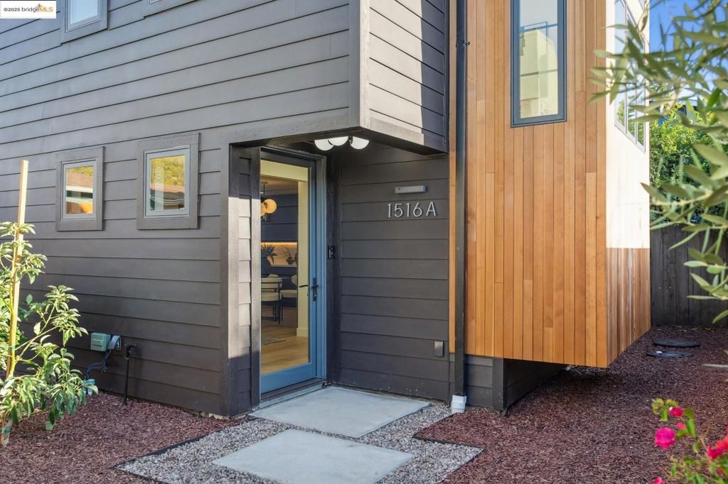 Photo of 1516 Blake St St, Berkeley, CA 94703 (MLS # 41115508)