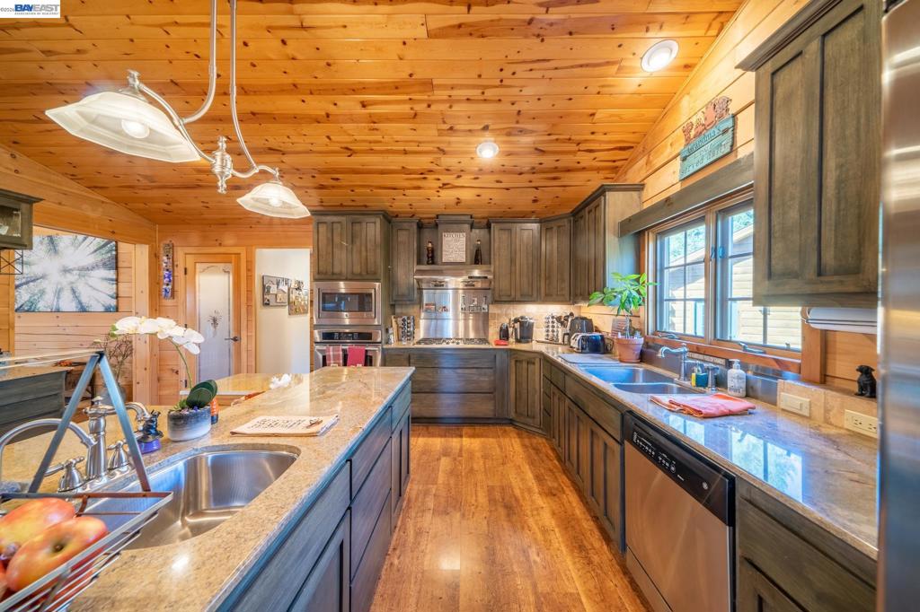 6775 Trailhead Ct