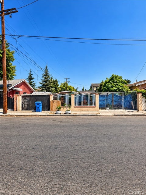 Photo of 661 W 65th ST, Los Angeles, CA 90044 (MLS # DW26213320)