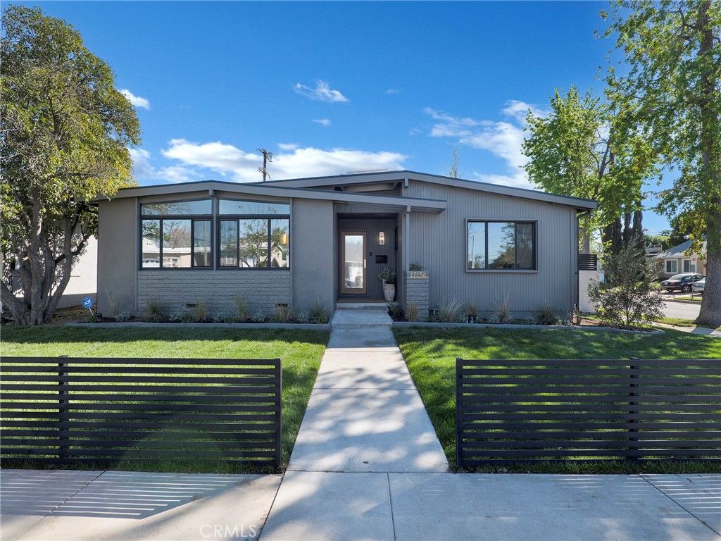 Photo of 17156 Bullock St, Encino, CA 91316 (MLS # SR26061186)