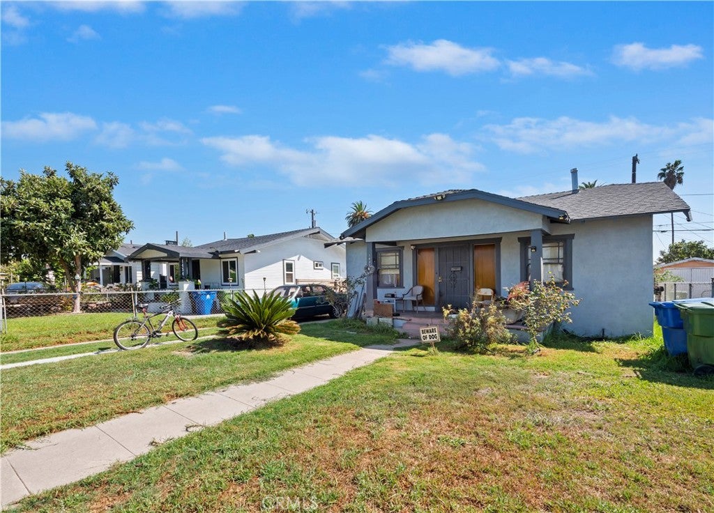1438 W 70th