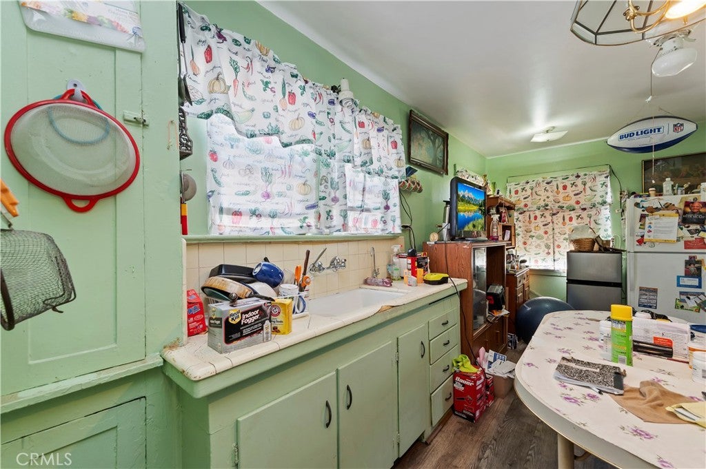 1438 W 70th