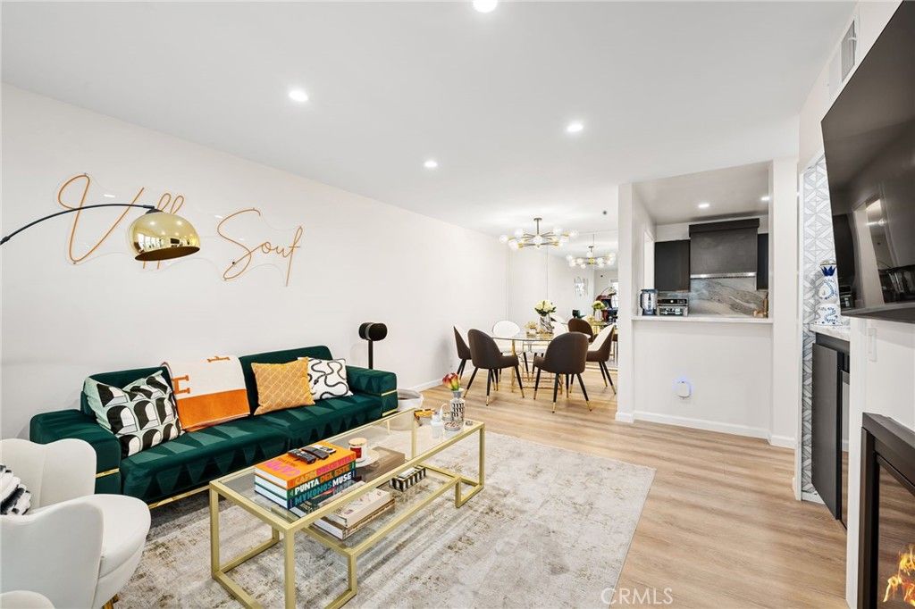 Photo of 906 N Doheny Drive #318, West Hollywood, CA 90069 (MLS # SR26035153)