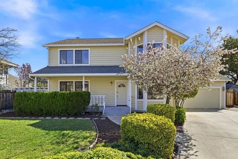 Photo of 952 Vernie Court, Cupertino, CA 95014 (MLS # ML82038118)