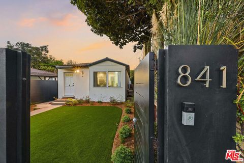 Photo of 841 Oxford Avenue, Marina Del Rey, CA 90292 (MLS # 25608325)