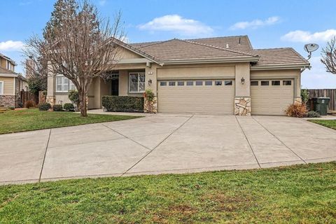 Photo of 121 St Nazaire Ct Ct, Martinez, CA 94553 (MLS # 41120458)