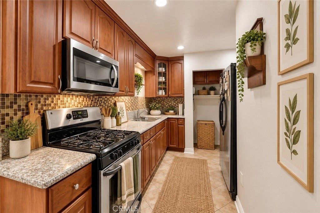 727 W 137th Place