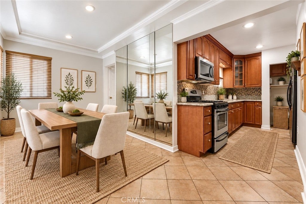727 W 137th Place