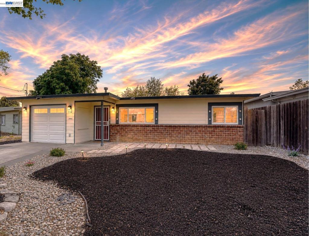 738 Lilly Ave AVE