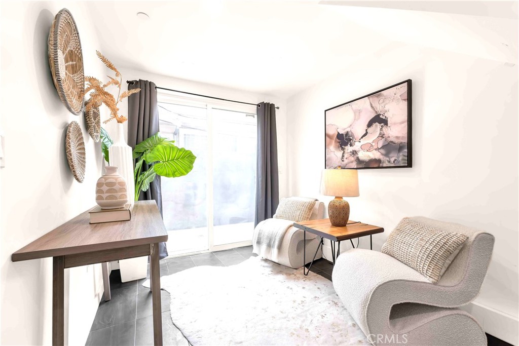 1/2 N Manhattan Place