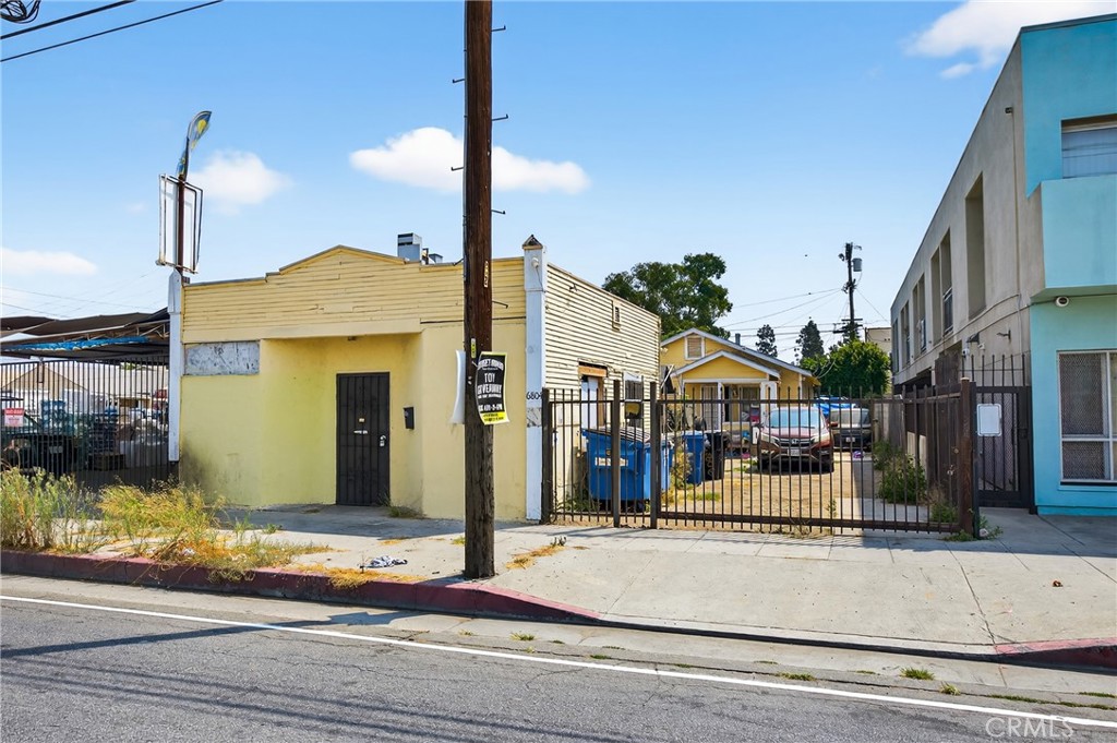 IKON Properties is pleased to present a development opportunity at 6804 Hoover Street, located in the heart of South Los Angeles, CA. This property offers over 5,000 square feet of land, with plans already in place to construct a modern 3-story, 12-unit multifamily apartment building. The proposed design accommodates both affordable housing and Section 8 tenants, making it a compelling choice for builders and investors looking to contribute to the city’s housing supply while securing a long term income stream. Key Highlights: Location: Centrally positioned in Los Angeles, benefiting from high visibility and access to key transportation routes, retail, and amenities. Size: 5,000+ square feet of land. Development Plans: Ready to build plans for a 3-story, 12-unit multifamily building. Affordability: Design allows for affordable housing units, eligible for Section 8 tenants, creating consistent
demand. Investment Opportunity: Priced competitively for builders and developers seeking long term returns from a stable income producing asset. This property presents an outstanding opportunity for investors or developers looking to capitalize on a highly sought after location with significant upside potential. Whether you're seeking a project with consistent cash flow or a value add development opportunity in a growing market, 6804 Hoover Street is an excellent choice for your next real estate development. For more information, please contact us to discuss this opportunity further.