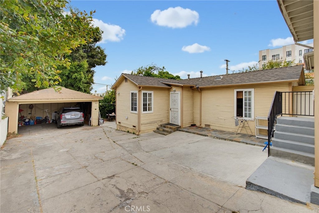 1107 S Mariposa Avenue