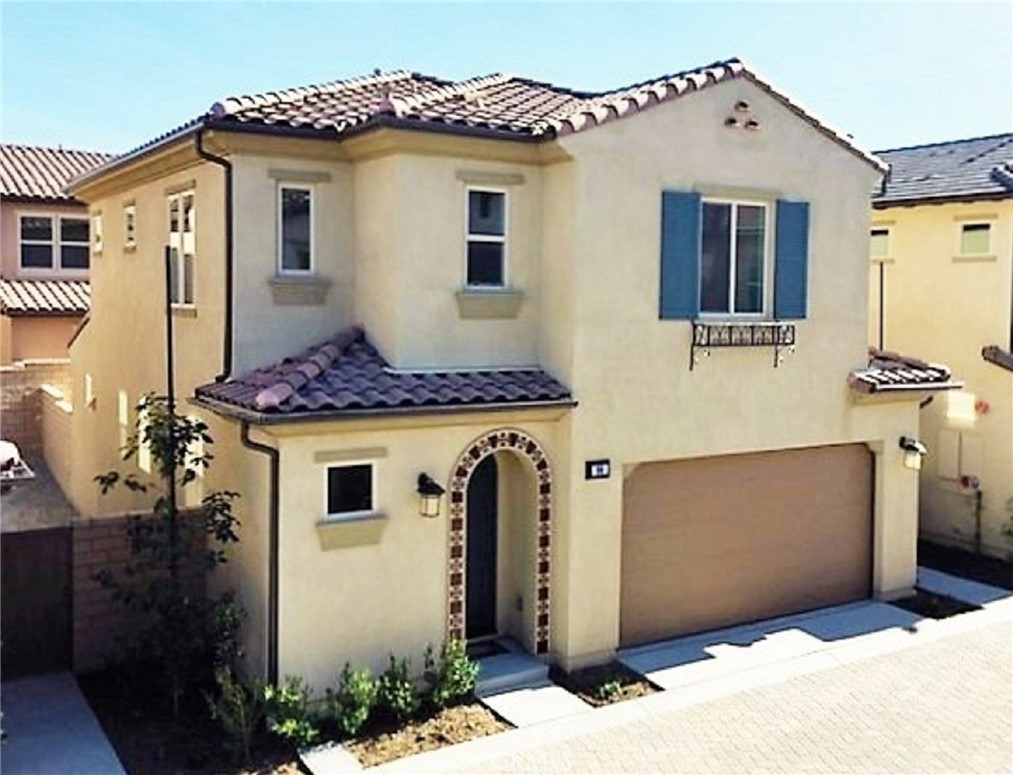 Luxurious Resort Style Living! Washer, dryer, and refrigerator included! Wood floor through out the entire downstairs, granite counter top in the kitchen, stainless steel appliances, washer, dryer, refrigerator... Great location right next to amenities. Baker Ranch community is one of the most desirable and new neighborhoods in Orange County with multiple pools, parks, clubhouses, BBQ areas, spas, children's playgrounds, tennis court, basketball court... and many more other amenities. The community is between Irvine Spectrum and Foothill Ranch Mall with many shops, restaurants, and entertainments. And it is very close to 5, 405, and 241 freeways. ***Property can be rented as fully furnished for $5,500 per month***
