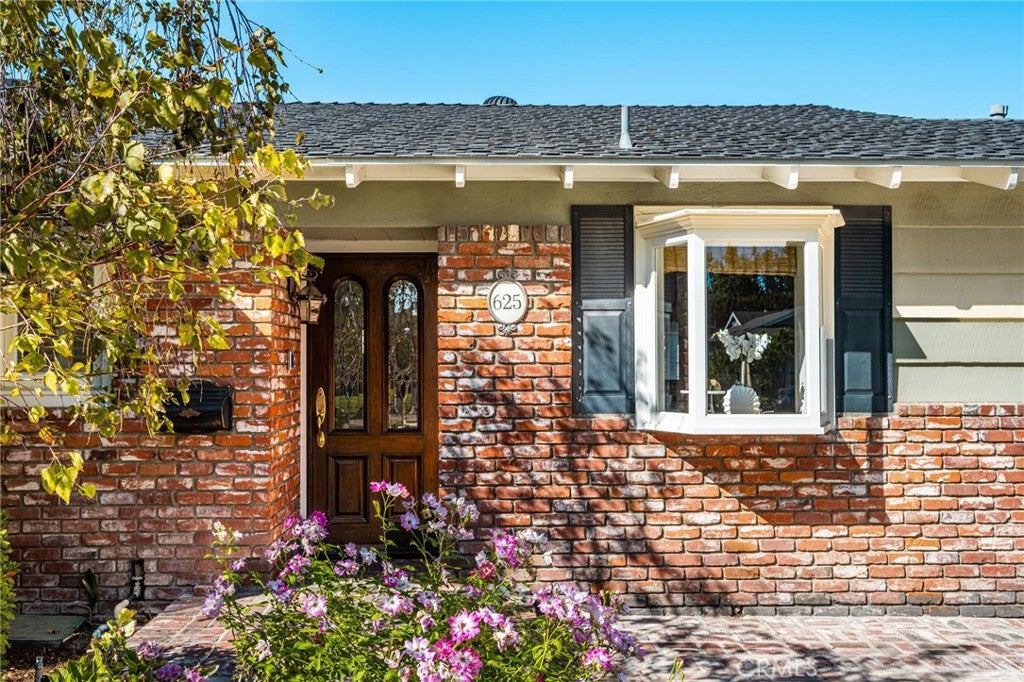 625 E Adams