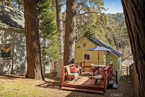 Photo of 503 Valley Drive, Crestline, CA 92325 (MLS # PW26018221)
