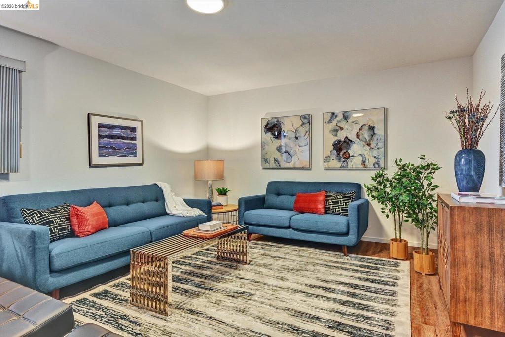 585 Crestmont DR DR, Oakland CA 94619