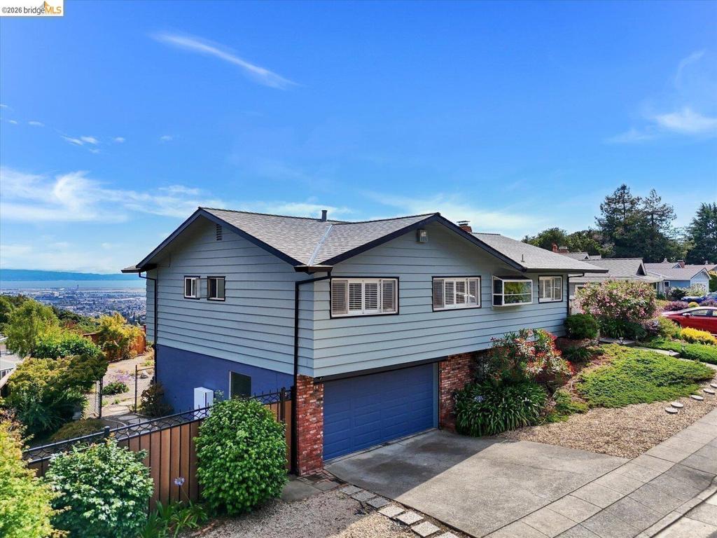 585 Crestmont DR DR