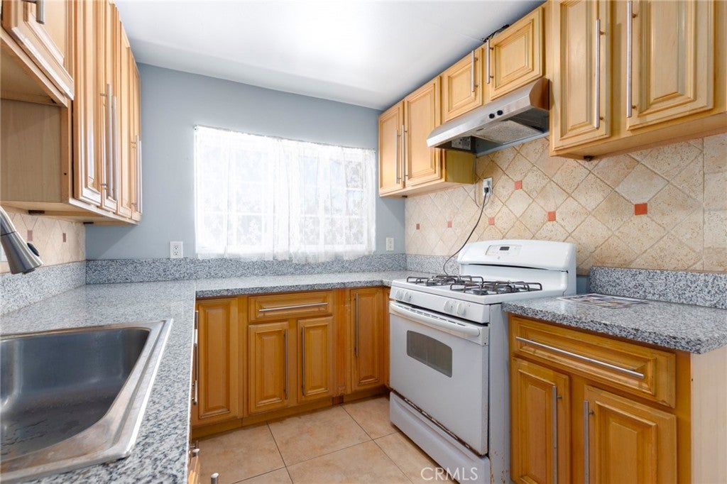 922 Toddy Street, Santa Ana CA 92703