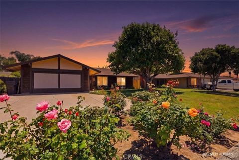 Photo of 6916 Lincoln Avenue, Riverside, CA 92506 (MLS # IV26099625)