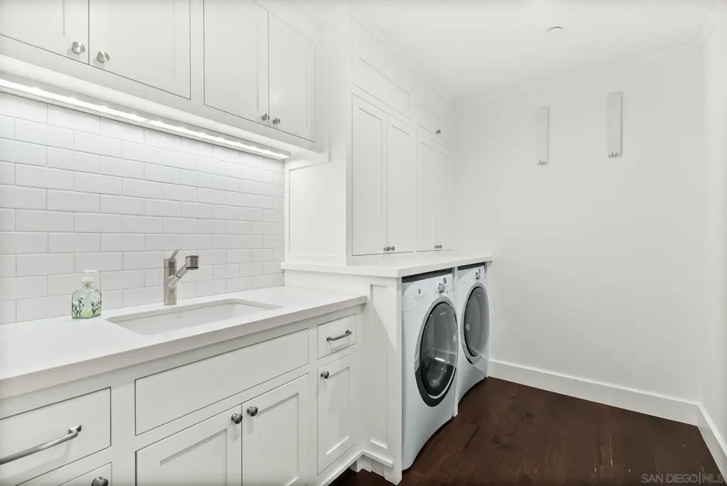 La Jolla, California 92037, United States, 6 Bedrooms Bedrooms, ,8 BathroomsBathrooms,Residential,Active,243051