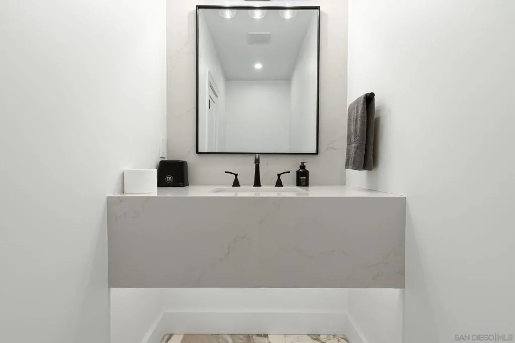 La Jolla, California 92037, United States, 6 Bedrooms Bedrooms, ,8 BathroomsBathrooms,Residential,Active,243051