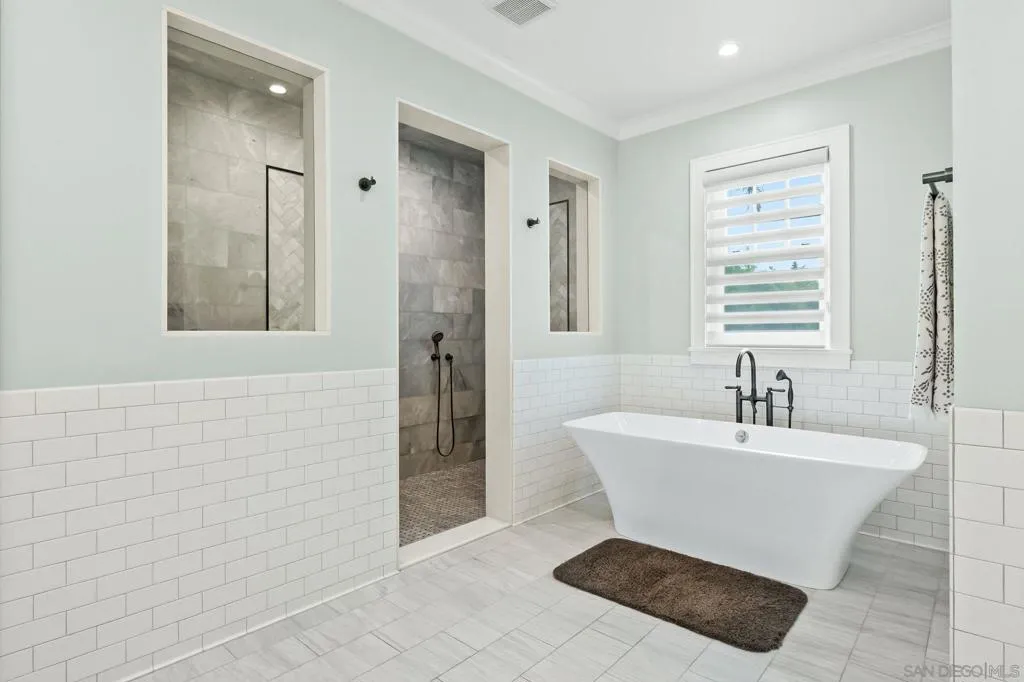 La Jolla, California 92037, United States, 6 Bedrooms Bedrooms, ,8 BathroomsBathrooms,Residential,Active,243051