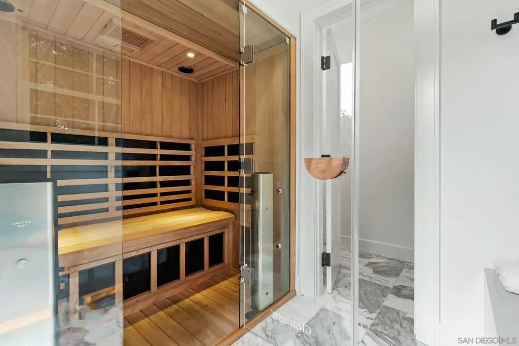 La Jolla, California 92037, United States, 6 Bedrooms Bedrooms, ,8 BathroomsBathrooms,Residential,Active,243051