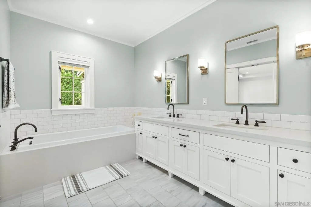 La Jolla, California 92037, United States, 6 Bedrooms Bedrooms, ,8 BathroomsBathrooms,Residential,Active,243051