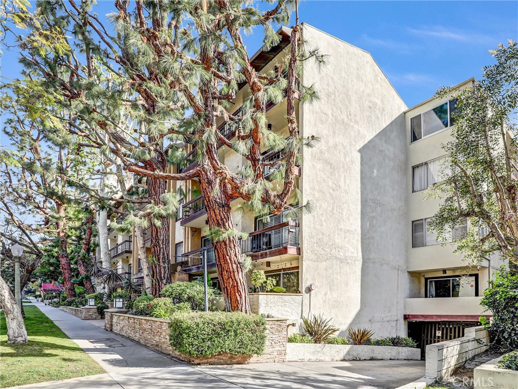 440 Veteran Avenue 102