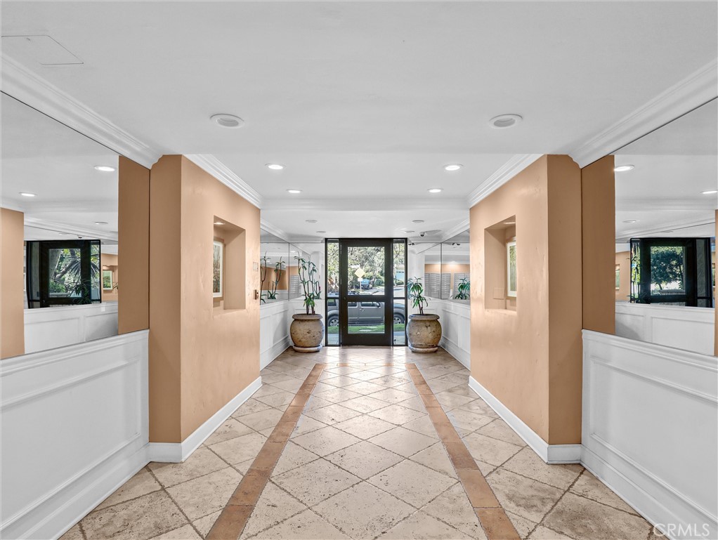 440 Veteran Avenue 102