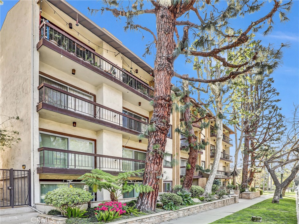 440 Veteran Avenue 102