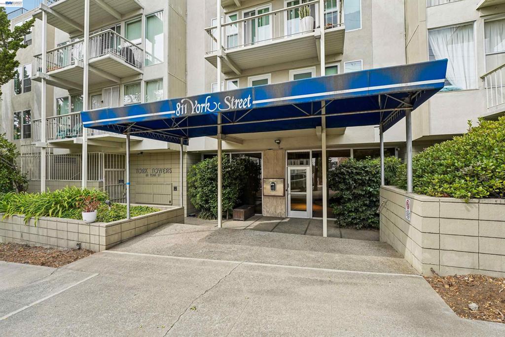 811 York St 136