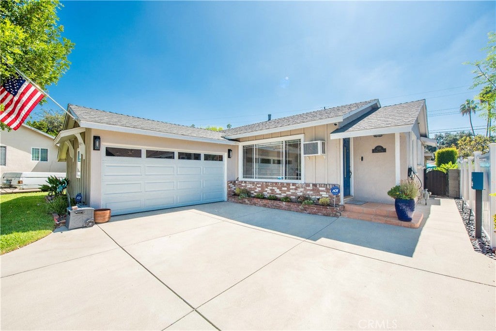 556 N Billow